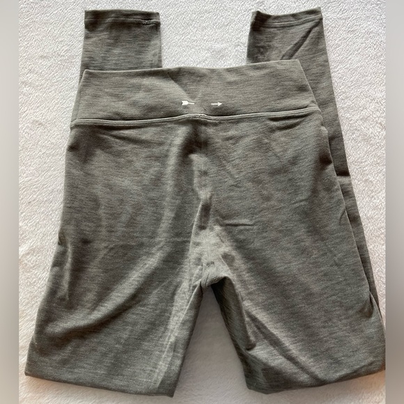 The Upside Leggings & Tank Set - Picture 6 of 9